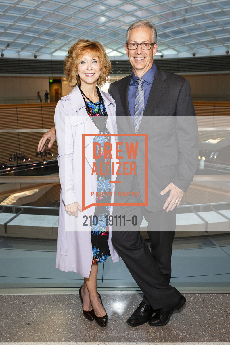 Gayla Compton, Kevin Compton, New Stanford Hospital Donor Dinner 2019, Stanford Hospital. 500 Pasteur Drive, September 10th, 2019, Photo #210-19111-0 Gayla Compton, Kevin Compton, Photo #210-19111-0