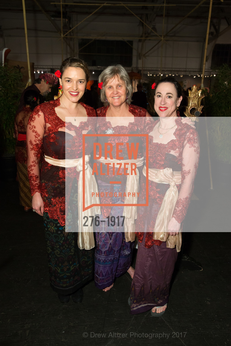 Lauren Miller, Deborah Lloyd, Karla Caricio, San Francisco Tribal & Textile Art Show Opening Preview Gala, Fort Mason. Festival Pavilion 2 Marina Blvd, February 9th, 2017, Photo #276-1917 Lauren Miller, Deborah Lloyd, Karla Caricio, Photo #276-1917