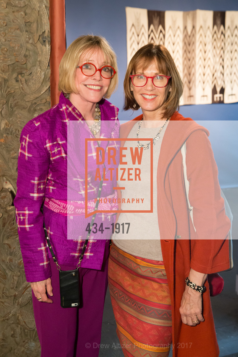 Merrill Randol, Lisa Miller, San Francisco Tribal & Textile Art Show Opening Preview Gala, Fort Mason. Festival Pavilion 2 Marina Blvd, February 9th, 2017, Photo #434-1917 Merrill Randol, Lisa Miller, Photo #434-1917