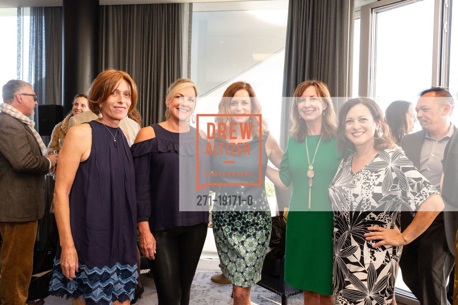 Manuel Tsingaris, Jacqueline Tsingaris, Laura Hayes, Leslie Goldstein, Jen Brandi, Amy Tolbert, 181 Fremont Hosts 2019 Wilkes Bashford Fundraiser, 181 Fremont Residences, Club Level, 39th Floor. 181 Fremont Street, September 18th, 2019, Photo #271-19171-0 Manuel Tsingaris, Jacqueline Tsingaris, Laura Hayes, Leslie Goldstein, Jen Brandi, Amy Tolbert, Photo #271-19171-0