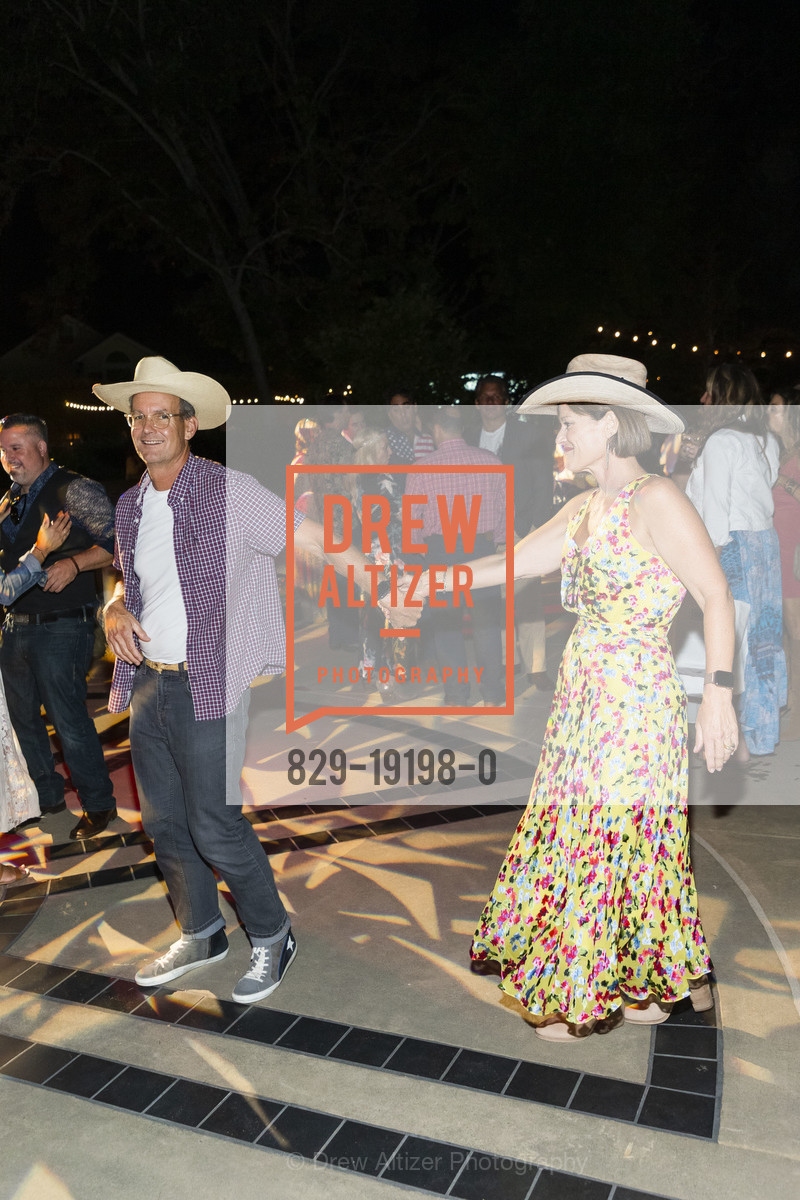 Chris Plante, Stephanie Plante, SIDE BY SIDE hosts Reach for The Stars Gala 2019, 1 Locust Ave, Photo #829-19198-0 Chris Plante, Stephanie Plante, Photo #829-19198-0