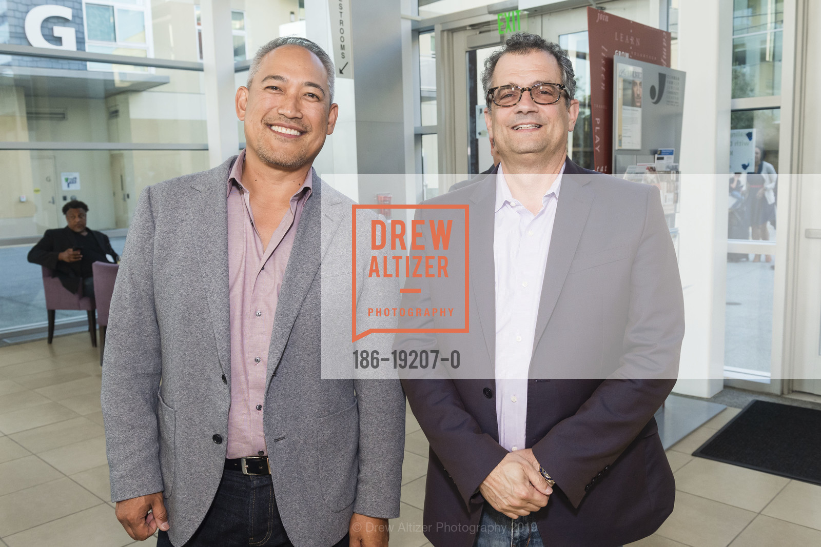Hector Agdeppa, Dan Yannuzzi, Oshman Family JCC hosts Words to the Wise, Oshman Family JCC, Schultz Cultural Hall. 3921 Fabian Way, Palo Alto, CA 94303, September 19th, 2019, Photo #186-19207-0 Hector Agdeppa, Dan Yannuzzi, Photo #186-19207-0