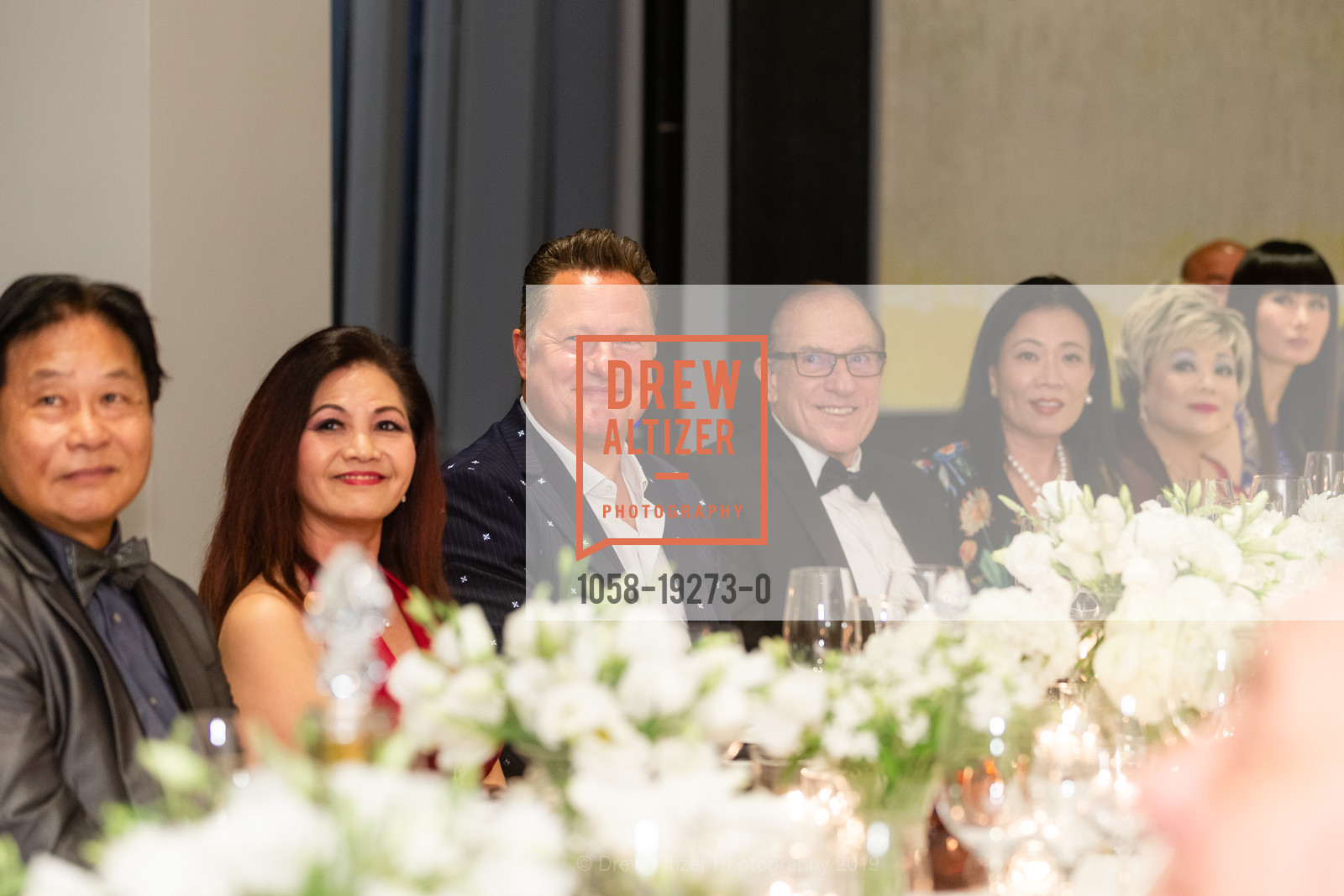 Tom Ho, Belinda Ho, Lars Hypko, Ned Kisner, Lan Kay, Maggie Wong, Kelly Mei Yeung, 181 Fremont Hosts Louis XIII Dinner, 181 Fremont Residences. 181 Fremont Street, September 30th, 2019, Photo #1058-19273-0 Tom Ho, Belinda Ho, Lars Hypko, Ned Kisner, Lan Kay, Maggie Wong, Kelly Mei Yeung, Photo #1058-19273-0