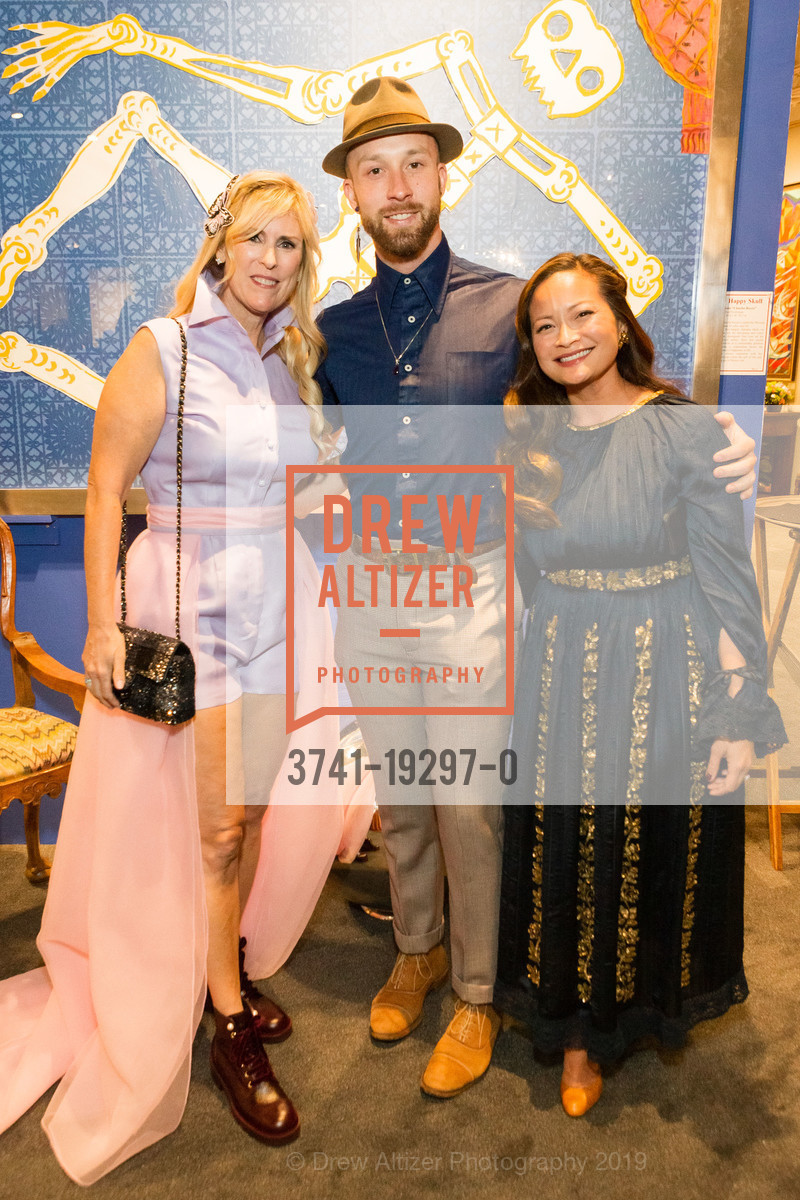 Sherry Hope-Kennedy, Will Morgan, Tracy Simmons, The San Francisco Fall Show Opening Night Preview Gala 2019, Fort Mason Festival Pavilion, October 2nd, 2019, Photo #3741-19297-0 Sherry Hope-Kennedy, Will Morgan, Tracy Simmons, Photo #3741-19297-0