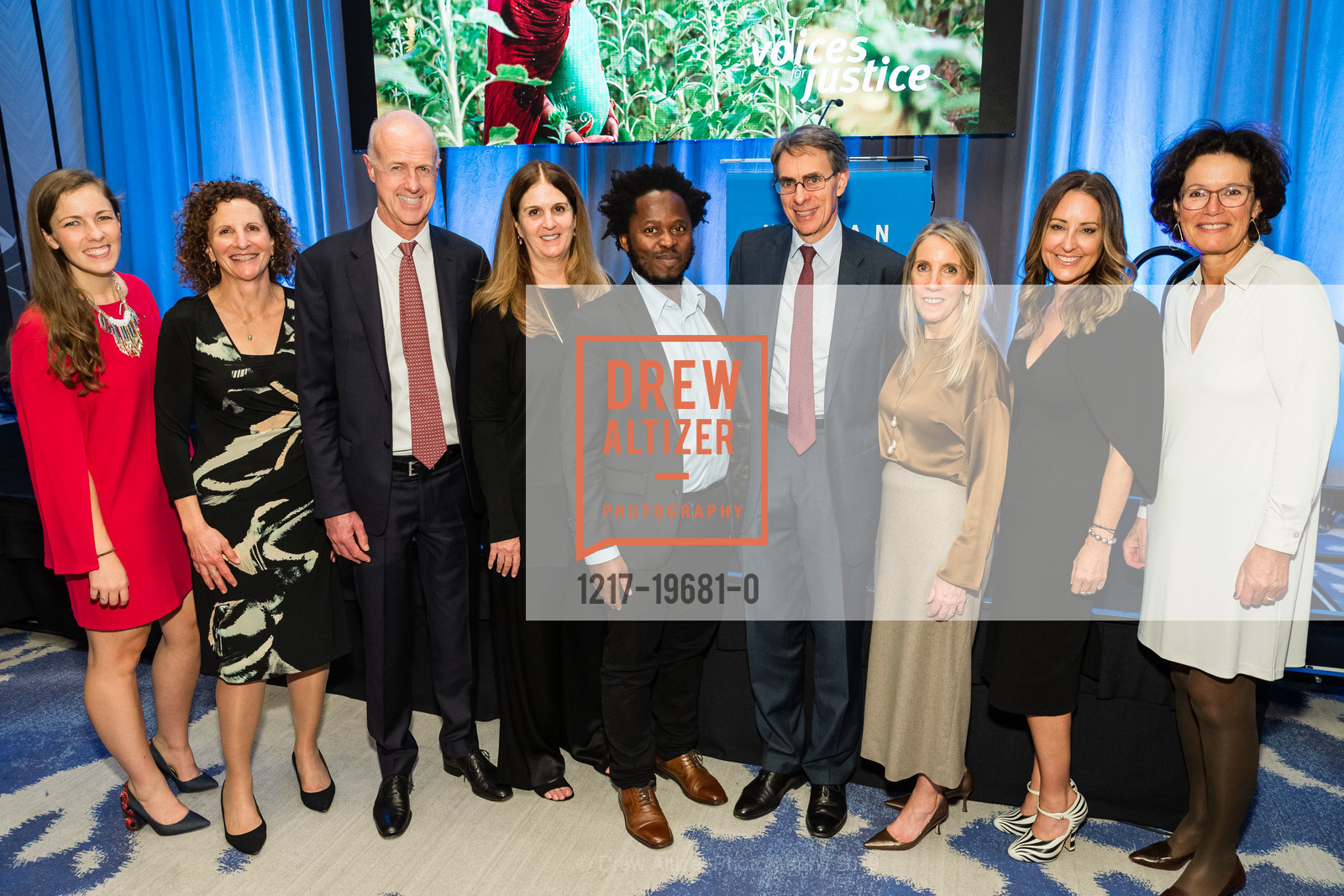 Erin Spence, Gina Maya, John O'Farrell, Gloria Principe, Ishmael Beah, Ken Roth, Amy Rao, Brandee Barker, Sofie Vandeputte, Human Rights Watch Annual Voices for Justice Dinner 2019, Hotel Nia. 200 Independence Dr, November 14th, 2019, Photo #1217-19681-0 Erin Spence, Gina Maya, John O'Farrell, Gloria Principe, Ishmael Beah, Ken Roth, Amy Rao, Brandee Barker, Sofie Vandeputte, Photo #1217-19681-0