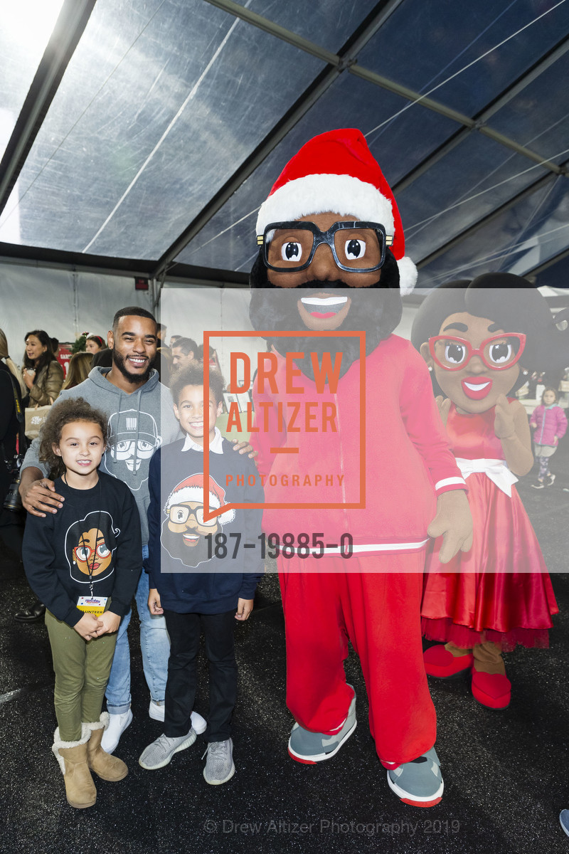 Bella Herman, Elijah Wilson, Myles Herman, Holiday Heroes 2019, Oracle Park. 24 willie mays plaza, December 10th, 2019, Photo #187-19885-0 Bella Herman, Elijah Wilson, Myles Herman, Photo #187-19885-0