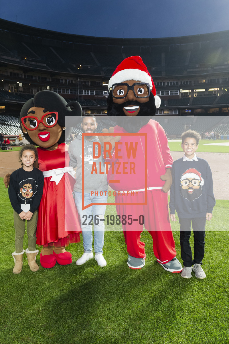 Bella Herman, Elijah Wilson, Myles Herman, Holiday Heroes 2019, Oracle Park. 24 willie mays plaza, December 10th, 2019, Photo #226-19885-0 Bella Herman, Elijah Wilson, Myles Herman, Photo #226-19885-0