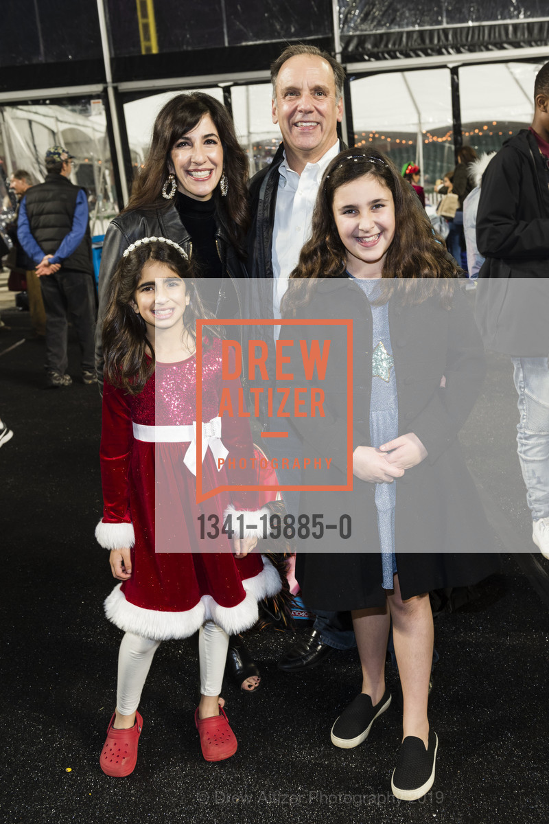 Rebecca Saroyan Robbins, Shreya Aghi, Elliott Robbins, Vanessa Robbins, Holiday Heroes 2019, Oracle Park. 24 willie mays plaza, December 10th, 2019, Photo #1341-19885-0 Rebecca Saroyan Robbins, Shreya Aghi, Elliott Robbins, Vanessa Robbins, Photo #1341-19885-0