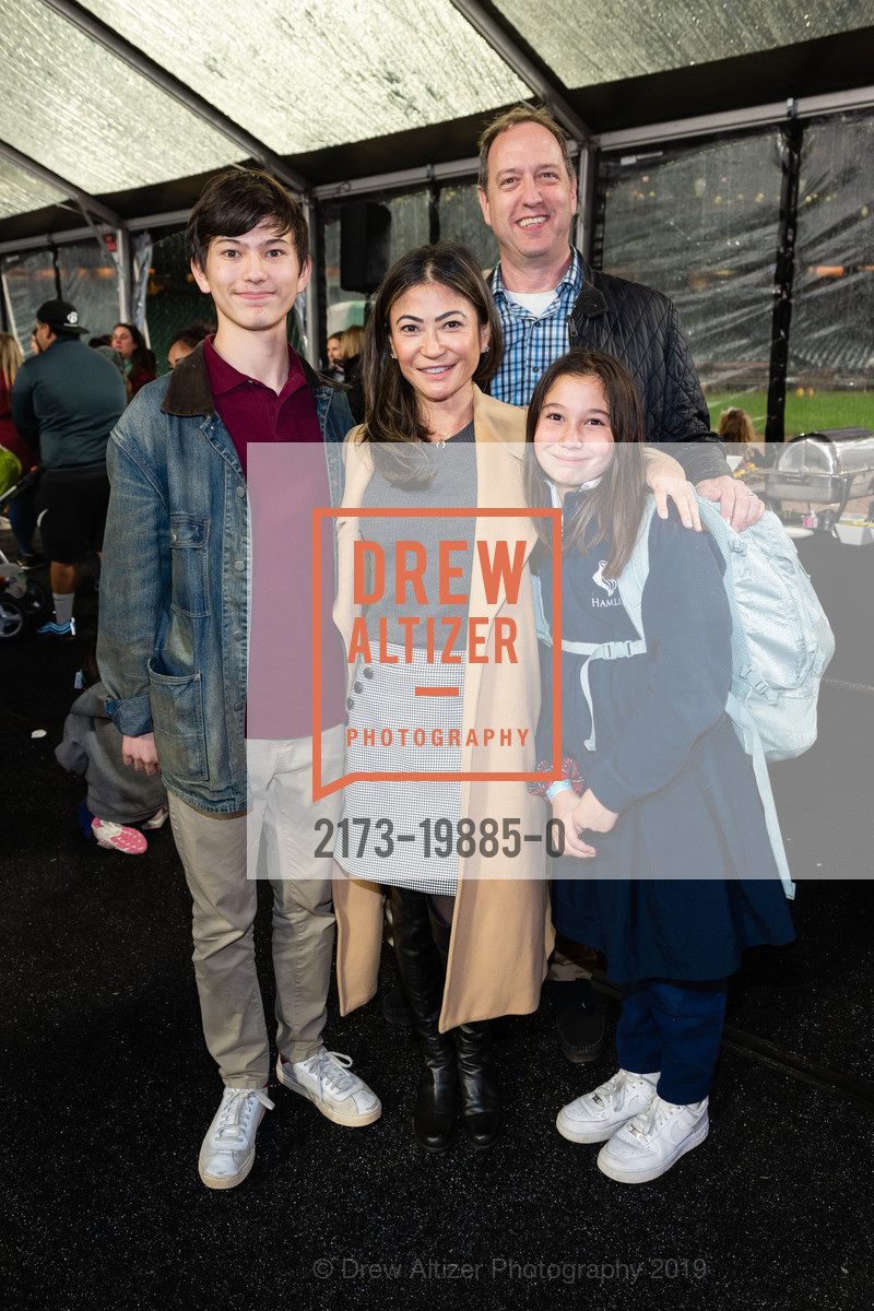 Daniel Davenport-Grosse, Susan Davenport, Scout Davenport-Grosse, Michael Grosse, Holiday Heroes 2019, Oracle Park. 24 willie mays plaza, December 10th, 2019, Photo #2173-19885-0 Daniel Davenport-Grosse, Susan Davenport, Scout Davenport-Grosse, Michael Grosse, Photo #2173-19885-0