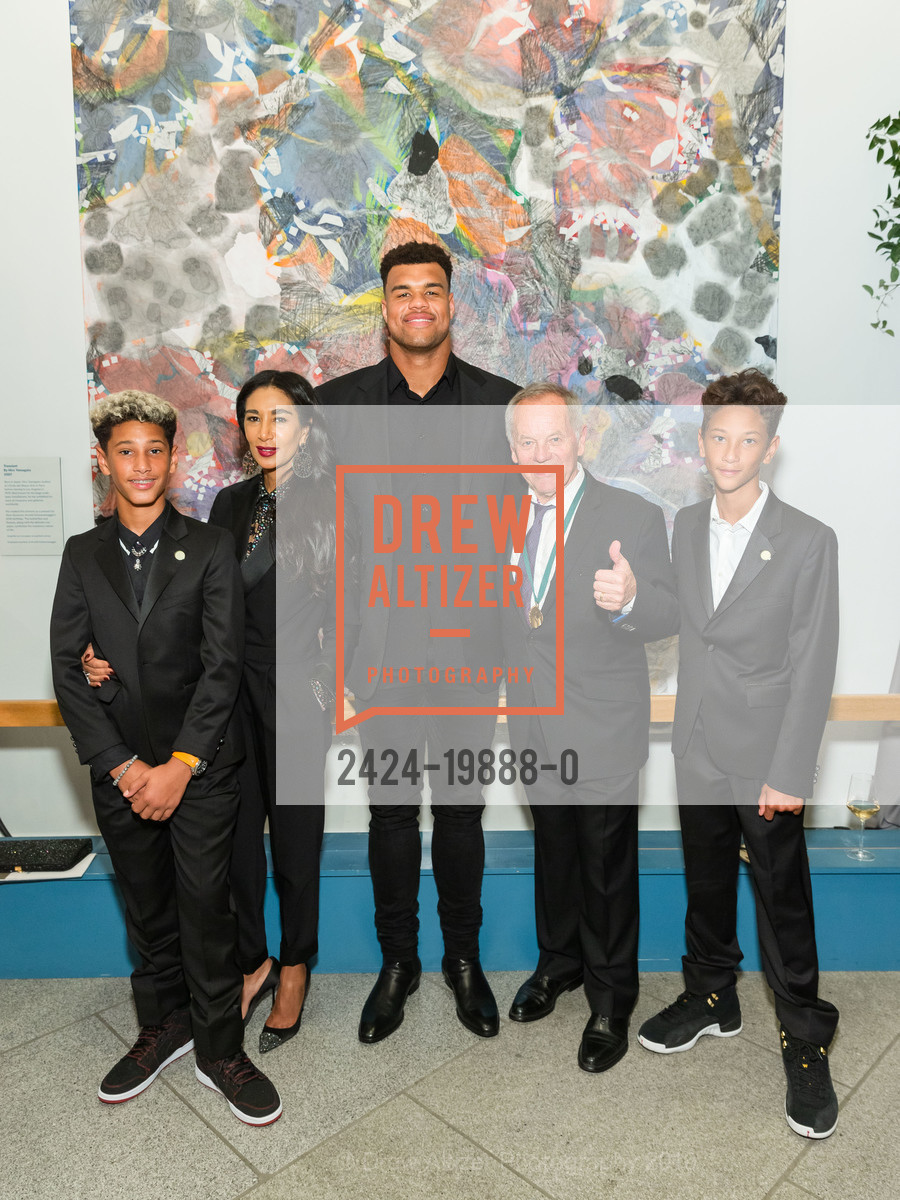 Oliver Puck, Gelila Puck, Arik Armstead, Wolfgang Puck, Alexander Puck, 13th Annual California Hall of Fame Ceremony, California Museum. 1020 O St., Sacramento CA 95814, December 10th, 2019, Photo #2424-19888-0 Oliver Puck, Gelila Puck, Arik Armstead, Wolfgang Puck, Alexander Puck, Photo #2424-19888-0