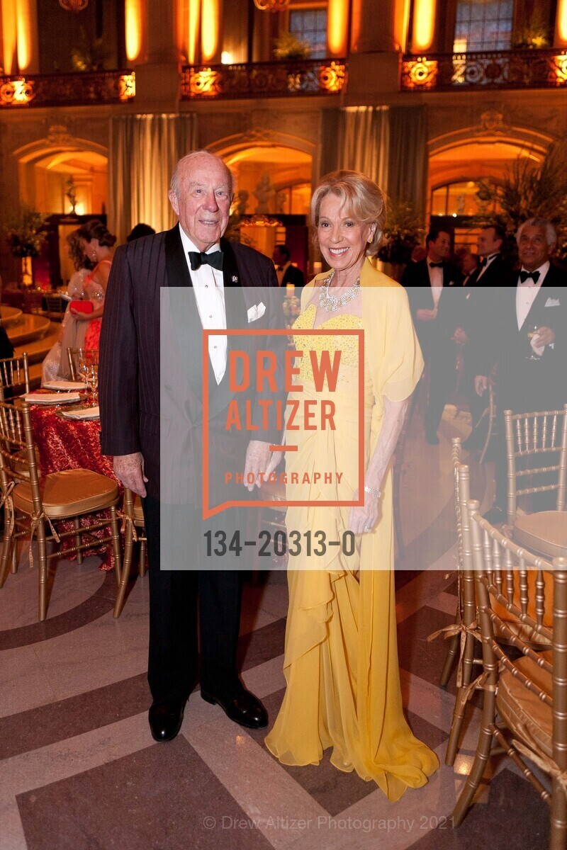 George Shultz, Charlotte Shultz, Photo #134-20313-0