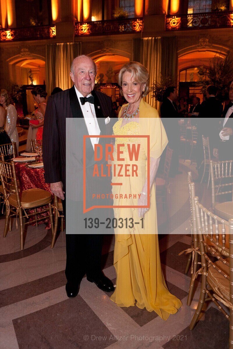 George Shultz, Charlotte Shultz, Photo #139-20313-1