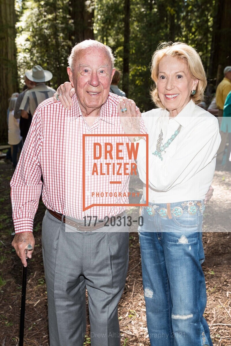 George Shultz, Charlotte Shultz, Photo #177-20313-0