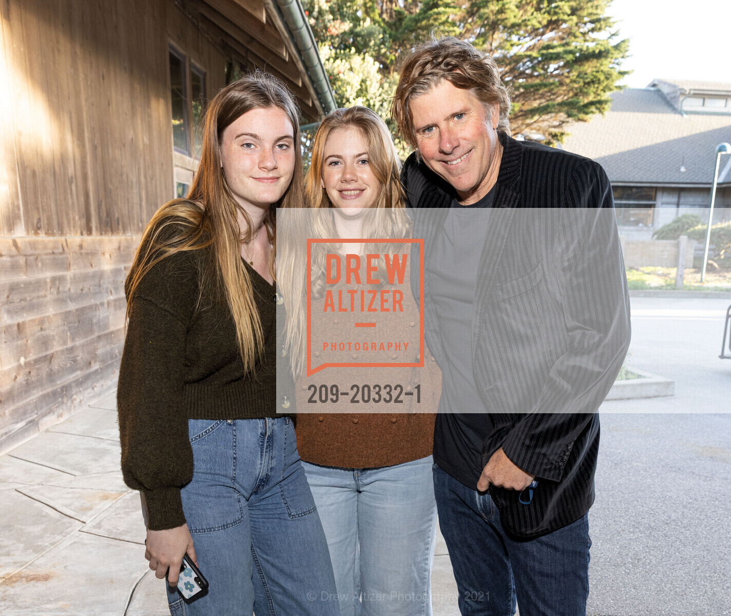 Ella Dovey, Caelyn Dovey, Mike Dovey, 2021 Hybrid ZooFest Benefiting the San Francisco Zoo, SF Zoo, April 29th, 2021, Photo #209-20332-1 Ella Dovey, Caelyn Dovey, Mike Dovey, Photo #209-20332-1