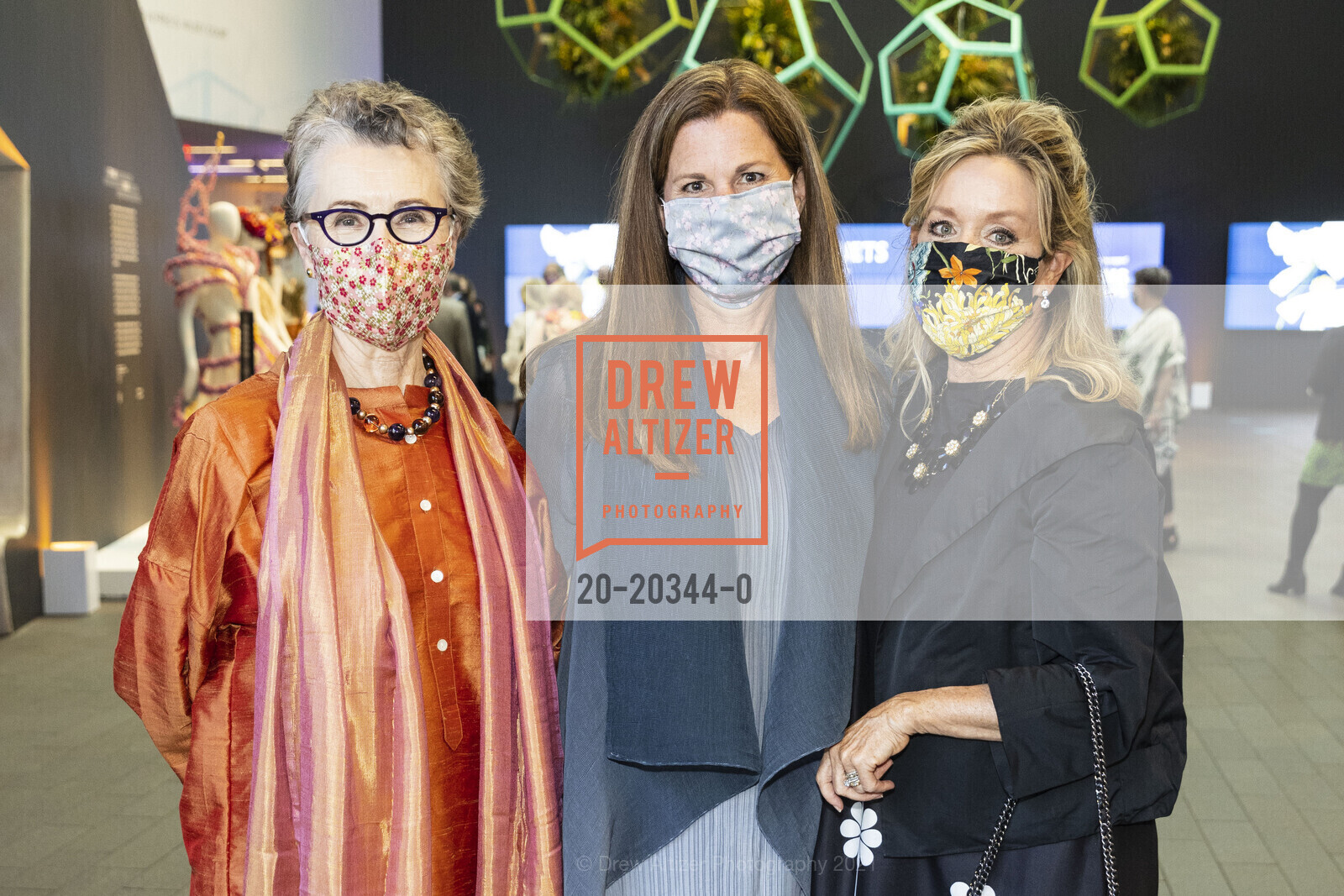 Kathleen Taylor, Jennifer Forbeck, Tracey Taylor Cosgrove, Bouquets to Art 2021, de Young Museum, June 7th, 2021, Photo #20-20344-0 Kathleen Taylor, Jennifer Forbeck, Tracey Taylor Cosgrove, Photo #20-20344-0