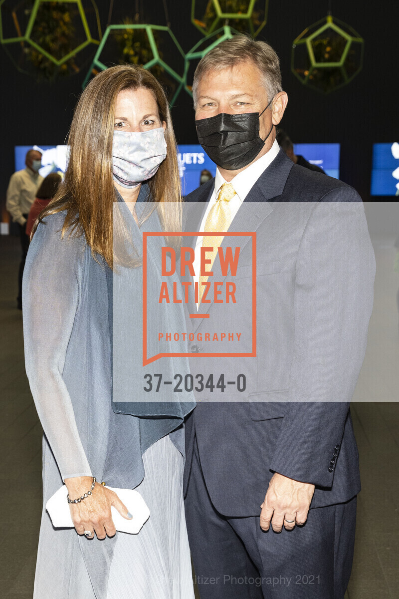 Jennifer Forbeck, Patrick Forbeck, Bouquets to Art 2021, de Young Museum, June 7th, 2021, Photo #37-20344-0 Jennifer Forbeck, Patrick Forbeck, Photo #37-20344-0