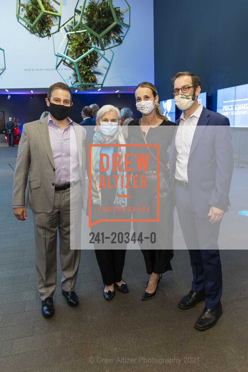 David Saxe, Dorothy Saxe, Meredith Saxe, Aaron Saxe, Bouquets to Art 2021, de Young Museum, June 7th, 2021, Photo #241-20344-0 David Saxe, Dorothy Saxe, Meredith Saxe, Aaron Saxe, Photo #241-20344-0