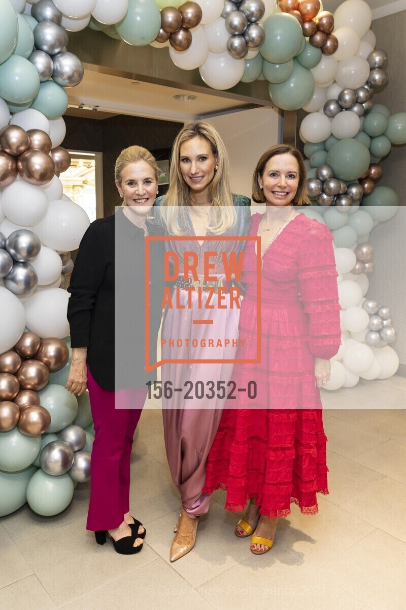Lisa Goldman, Rachael Bowman, Carrie Goodman, Neiman Marcus VIP Pre-Grand Opening, Neiman-Marcus, Rotunda. 150 Stockton St, June 14th, 2021, Photo #156-20352-0 Lisa Goldman, Rachael Bowman, Carrie Goodman, Photo #156-20352-0