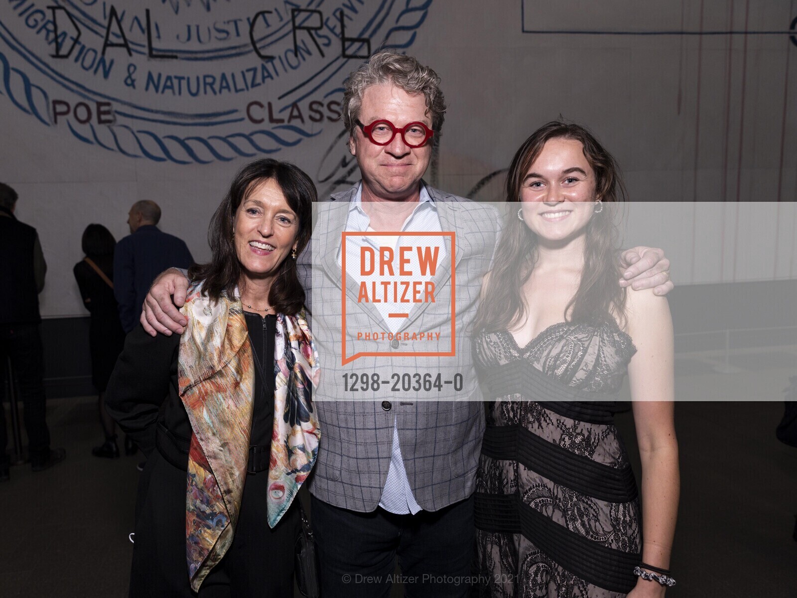 Tanya Turner Carroll, Michael Carroll, Sophie Carroll, Hung Liu: Golden Gate (金門)" Opening Preview 2021, de Young Museum. 50 Hagiwara Tea Garden Dr, July 14th, 2021, Photo #1298-20364-0 Tanya Turner Carroll, Michael Carroll, Sophie Carroll, Photo #1298-20364-0
