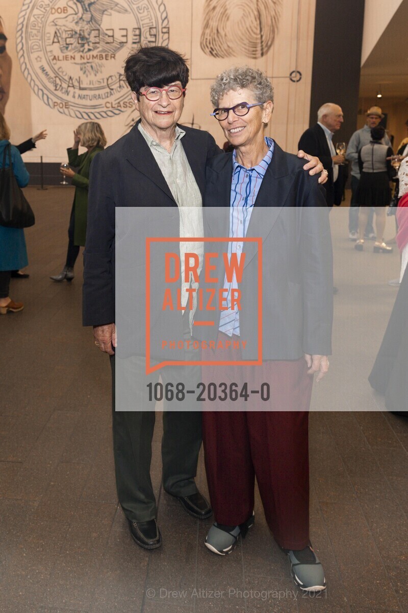Rena Rosenwasser, Penny Cooper, Hung Liu: Golden Gate (金門)" Opening Preview 2021, de Young Museum. 50 Hagiwara Tea Garden Dr, July 14th, 2021, Photo #1068-20364-0 Rena Rosenwasser, Penny Cooper, Photo #1068-20364-0