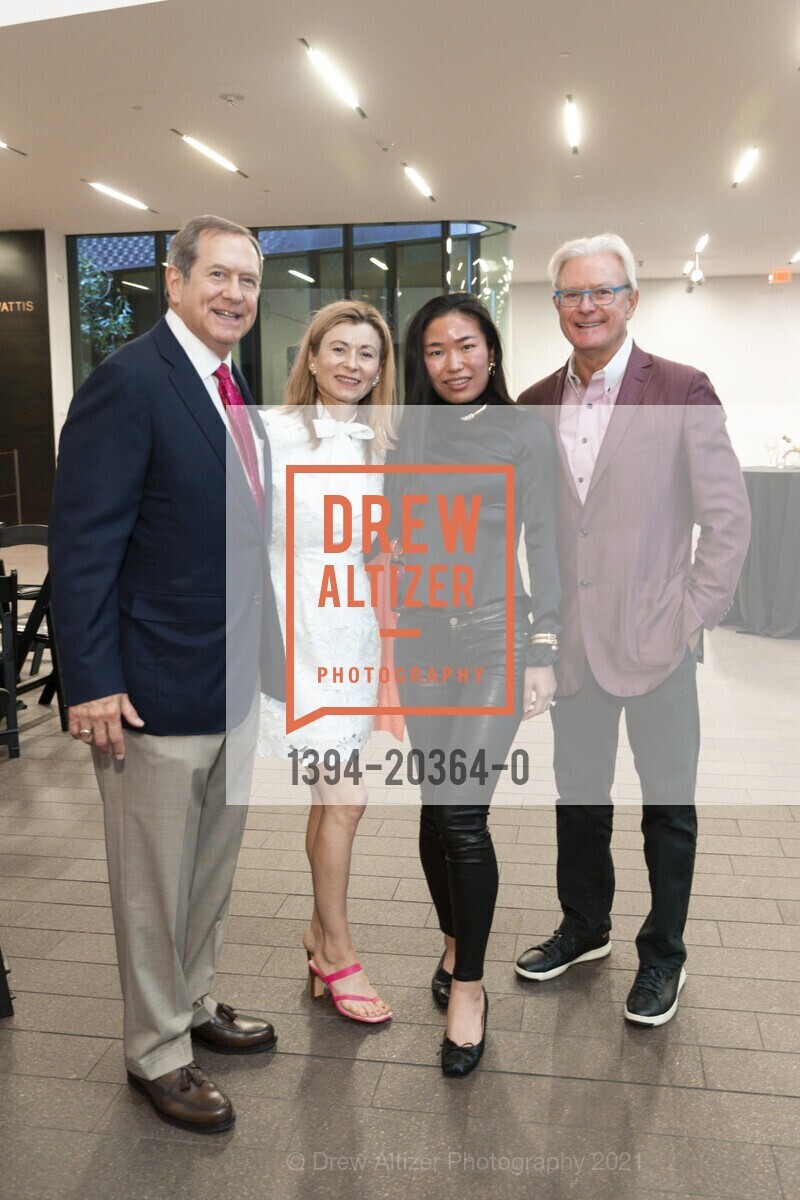 Jordan Schnitzer, Renata Daranow, Ella Qing Hou, Sandy Miller, Hung Liu: Golden Gate (金門)" Opening Preview 2021, de Young Museum. 50 Hagiwara Tea Garden Dr, July 14th, 2021, Photo #1394-20364-0 Jordan Schnitzer, Renata Daranow, Ella Qing Hou, Sandy Miller, Photo #1394-20364-0