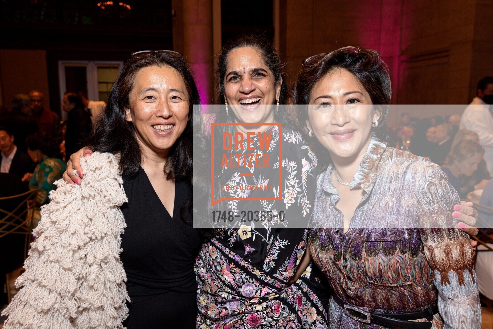 Abby Chen, Vijay Shriram, Rosina Sun, Asian Art Museum Gala 2021, Asian Museum of Art. 200 Larkin St, July 15th, 2021, Photo #1748-20365-0 Abby Chen, Vijay Shriram, Rosina Sun, Photo #1748-20365-0