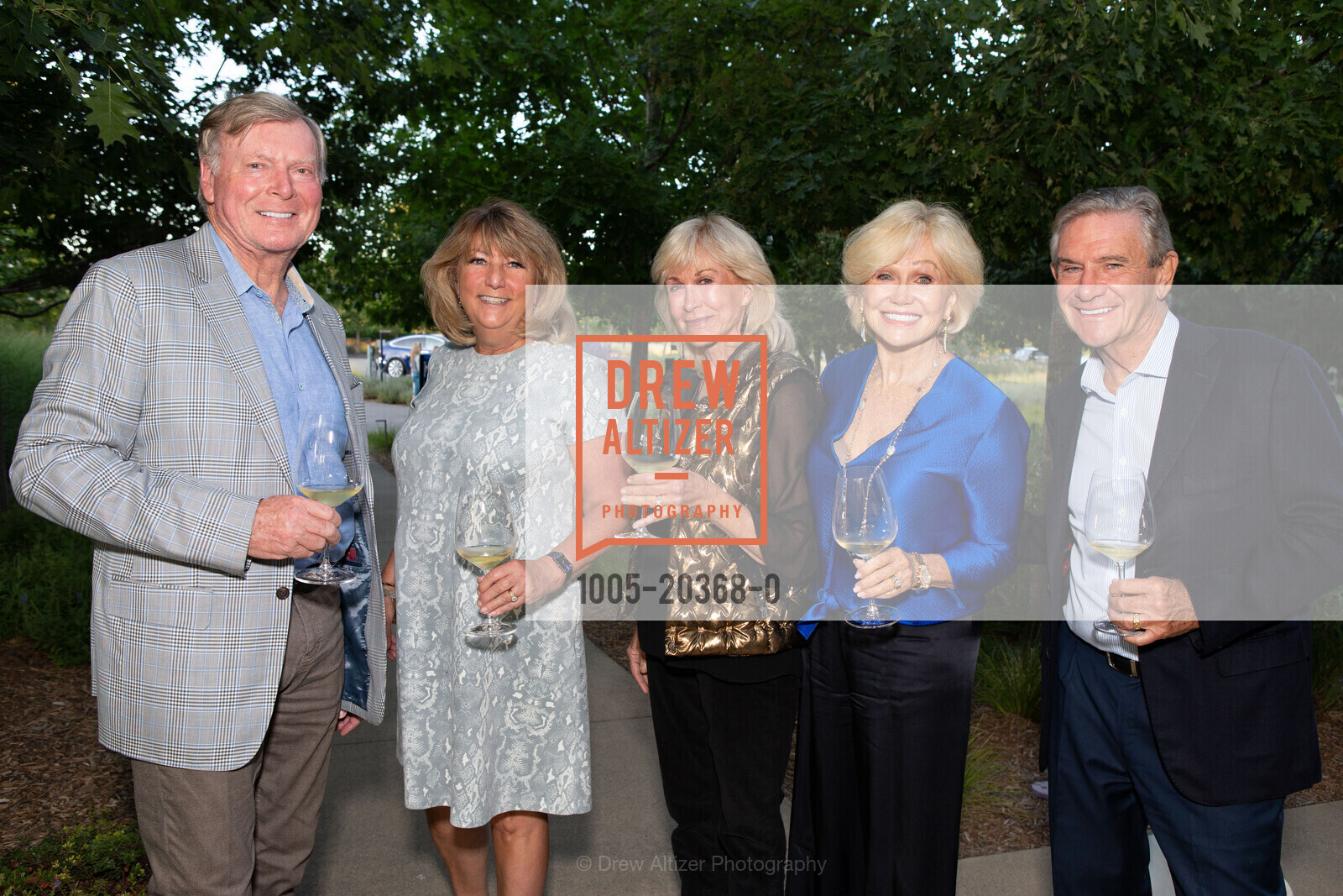 Wayne Wright, Mary Dodd, Louise Wright, Kathryn Hall, Craig Hall, Hall Winery Patron's Dinner at Festival Napa Valley 2021, Hall Winery. 401 Saint Helena Highway, Photo #1005-20368-0 Wayne Wright, Mary Dodd, Louise Wright, Kathryn Hall, Craig Hall, Photo #1005-20368-0