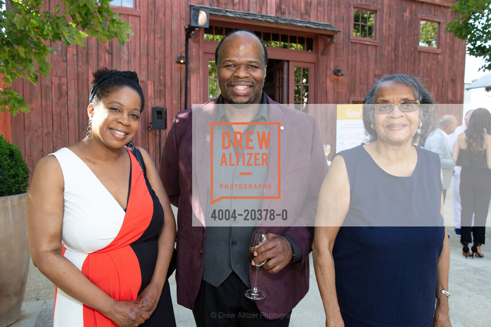 Leticia Lynch, Lester Lynch, Eleanor Lynch, Arts for All Gala featuring Jennifer Hudson - Festival Napa Valley 2021, Nickel & Nickel. 8164 St. Helena Hwy, July 18th, 2021, Photo #4004-20378-0 Leticia Lynch, Lester Lynch, Eleanor Lynch, Photo #4004-20378-0