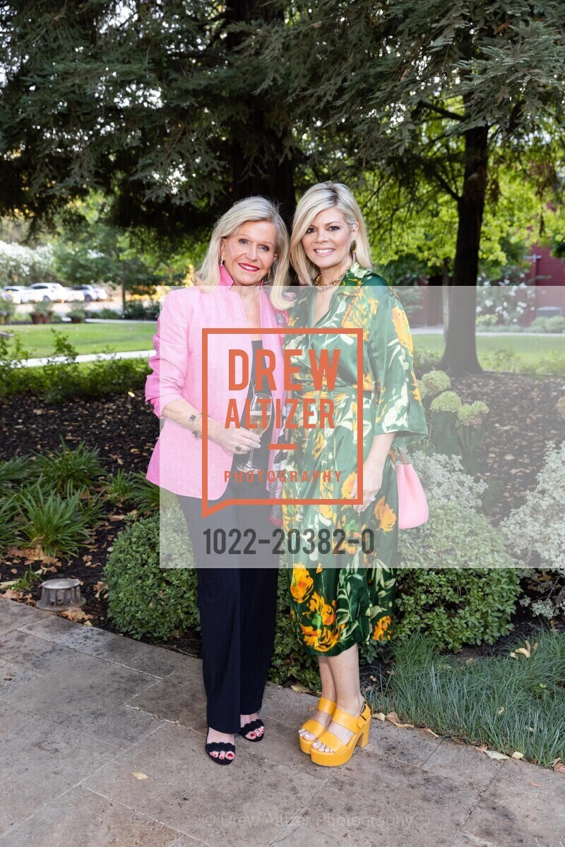 Valerie Peebles, Leslie Frank, Frank Family Vineyards Patron Dinner For Festival Napa Valley 2021, Frank Family Vineyards. 1091 Larkmead Ln, Photo #1022-20382-0 Valerie Peebles, Leslie Frank, Photo #1022-20382-0