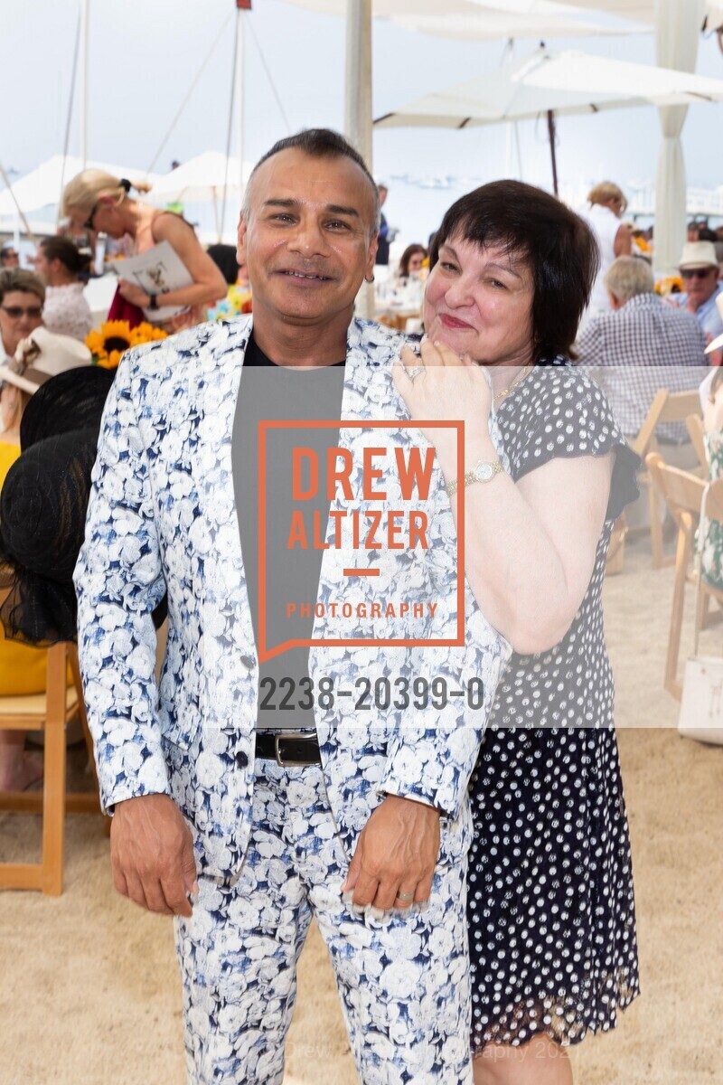 Tariq Moti, Diane Tribulato, Saks Fifth Avenue & Oscar de la Renta Fashion Show Benefiting the League to Save Lake Tahoe, Private Residence, August 7th, 2021, Photo #2238-20399-0 Tariq Moti, Diane Tribulato, Photo #2238-20399-0