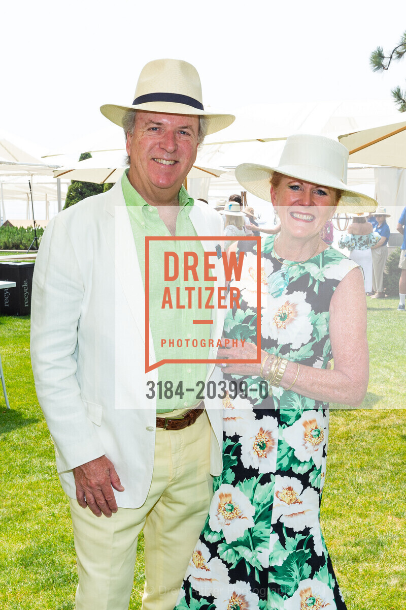 Paul Felton, D.D. Felton, Saks Fifth Avenue & Oscar de la Renta Fashion Show Benefiting the League to Save Lake Tahoe, Private Residence, August 7th, 2021, Photo #3184-20399-0 Paul Felton, D.D. Felton, Photo #3184-20399-0