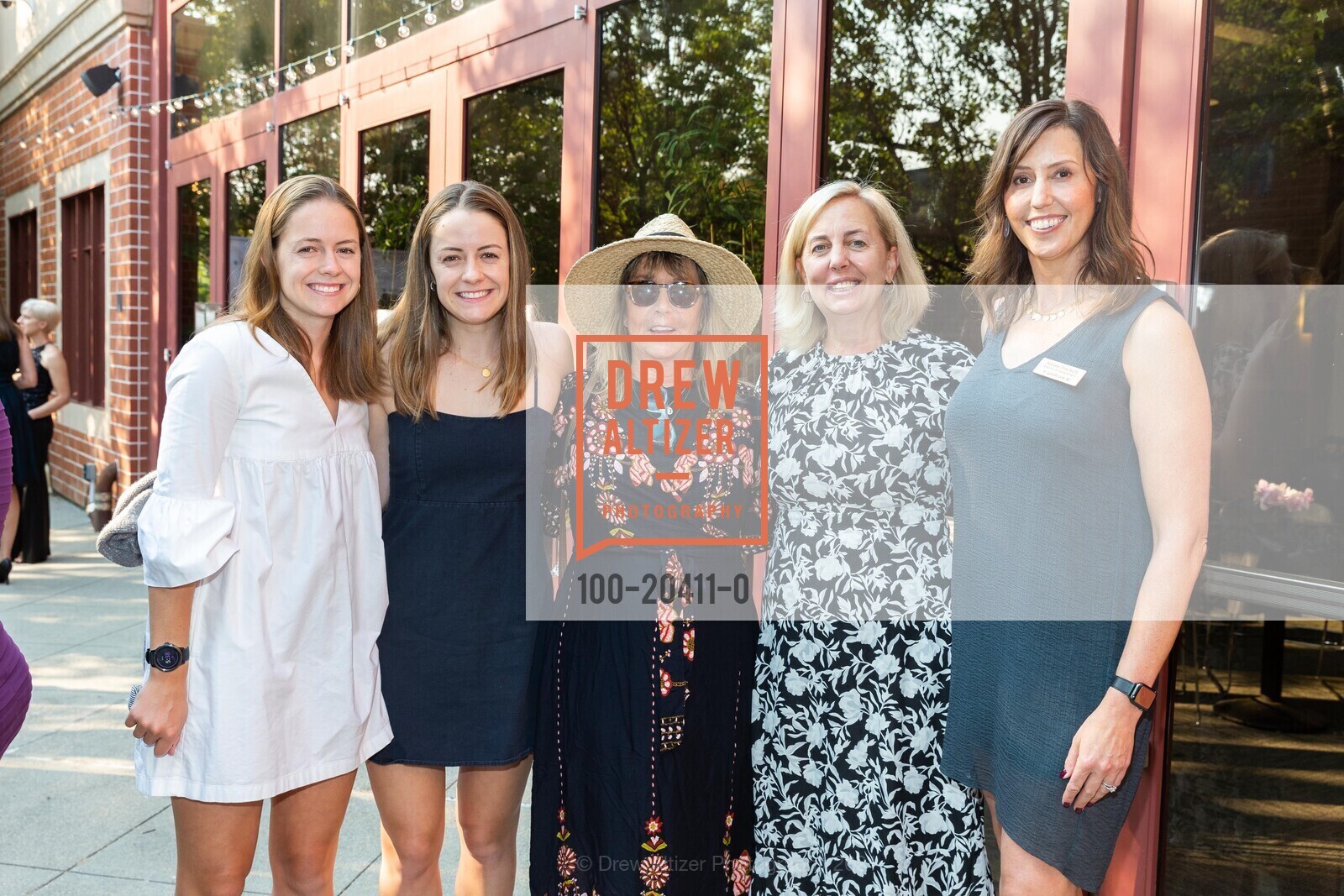 Haley Weisel, Anna Weisel, Ellyn Weisel, Janet Weiner, Nicole Trautsch, WildCare's Gala 2021, Osher Marin Jewish Community Center. 200 N San Pedro Rd, August 21st, 2021, Photo #100-20411-0 Haley Weisel, Anna Weisel, Ellyn Weisel, Janet Weiner, Nicole Trautsch, Photo #100-20411-0