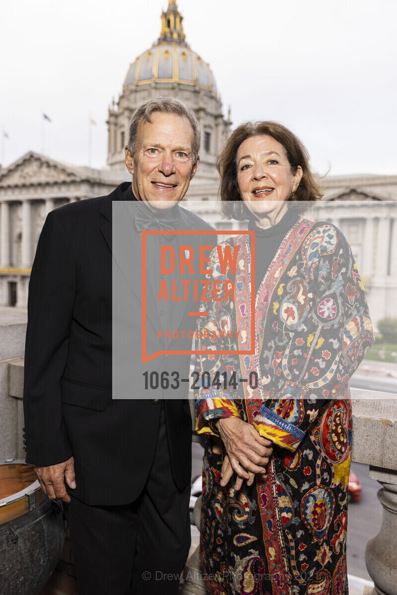 David Gockley, Linda Kemper, SF Opera's Eun Sun Kim Conducts Tosca, War Memorial Opera House. 301 Van Ness Ave, August 21st, 2021, Photo #1063-20414-0 David Gockley, Linda Kemper, Photo #1063-20414-0