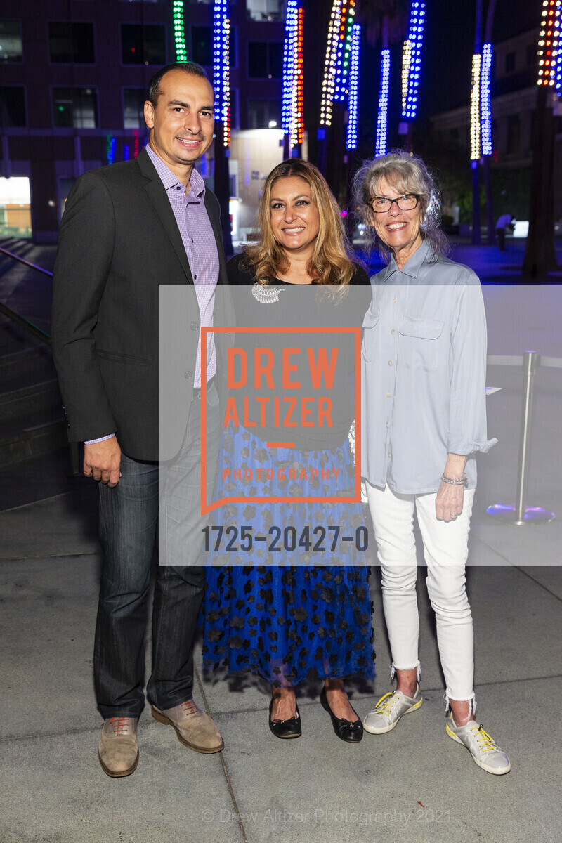 Faisal Ahmad, Nadia Ahmad, Suzette Mahr, San Jose Museum of Art Gala, San Jose Museum of Art. San Jose Museum of Art 2021, September 13th, 2021, Photo #1725-20427-0 Faisal Ahmad, Nadia Ahmad, Suzette Mahr, Photo #1725-20427-0