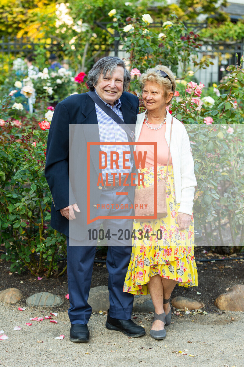 Paul Wexelblat, Carol Banqer, Marin Art and Garden Center's 2021 Harvest Dinner, Marin Art and Garden Center. 30 Sir Francis Drake Blvd, September 17th, 2021, Photo #1004-20434-0 Paul Wexelblat, Carol Banqer, Photo #1004-20434-0