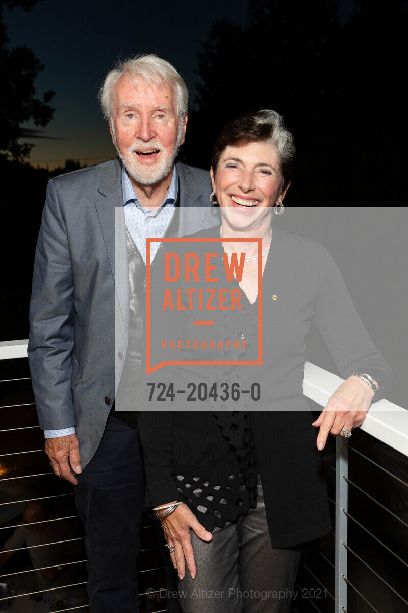 Walt Wood, Gayla Wood, San Jose Museum of Art Gala Watch Parties 2021!, Private Residence, September 18th, 2021, Photo #724-20436-0 Walt Wood, Gayla Wood, Photo #724-20436-0