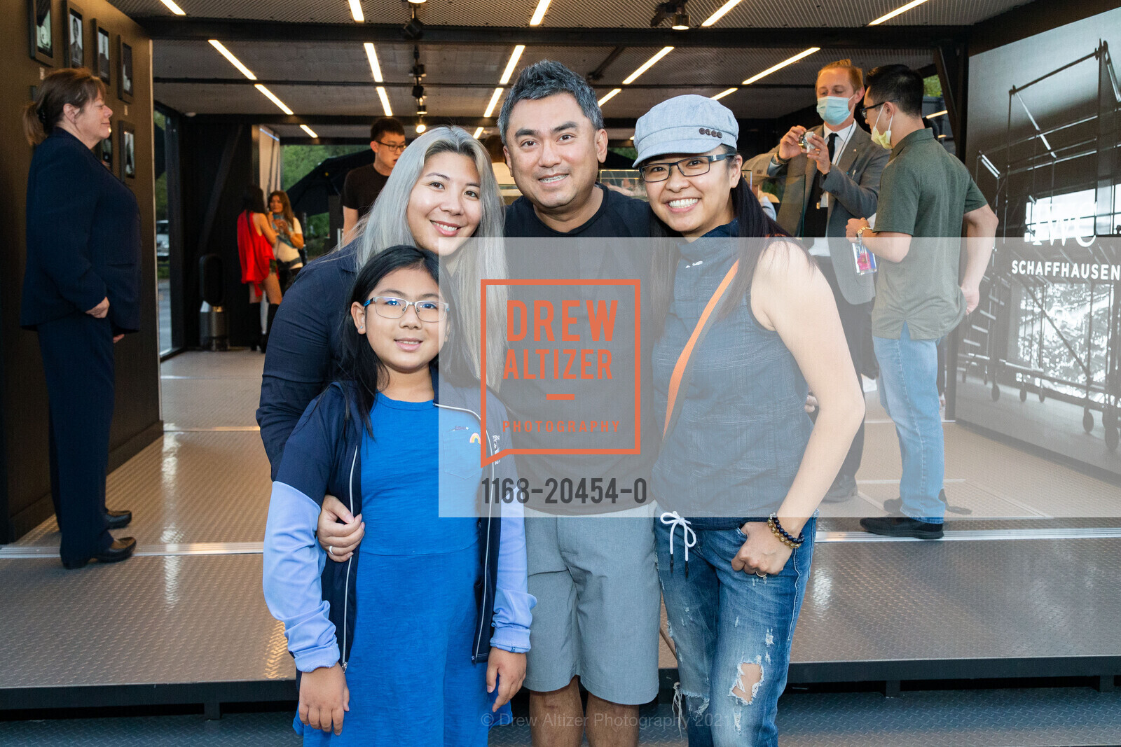 Cristelle Chau, Tim Wong, Amelie Wong, Debbie Hui, Photo #1168-20454-0
