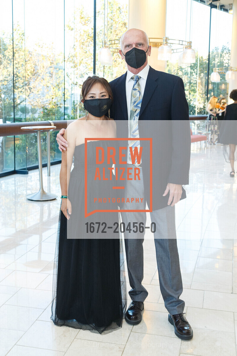 Jieyin Wu, Ken Mikos, SF Symphony Re-Opening Night Gala, Louise M. Davies Symphony Hall. 201 Van Ness Ave, October 1st, 2021, Photo #1672-20456-0 Jieyin Wu, Ken Mikos, Photo #1672-20456-0