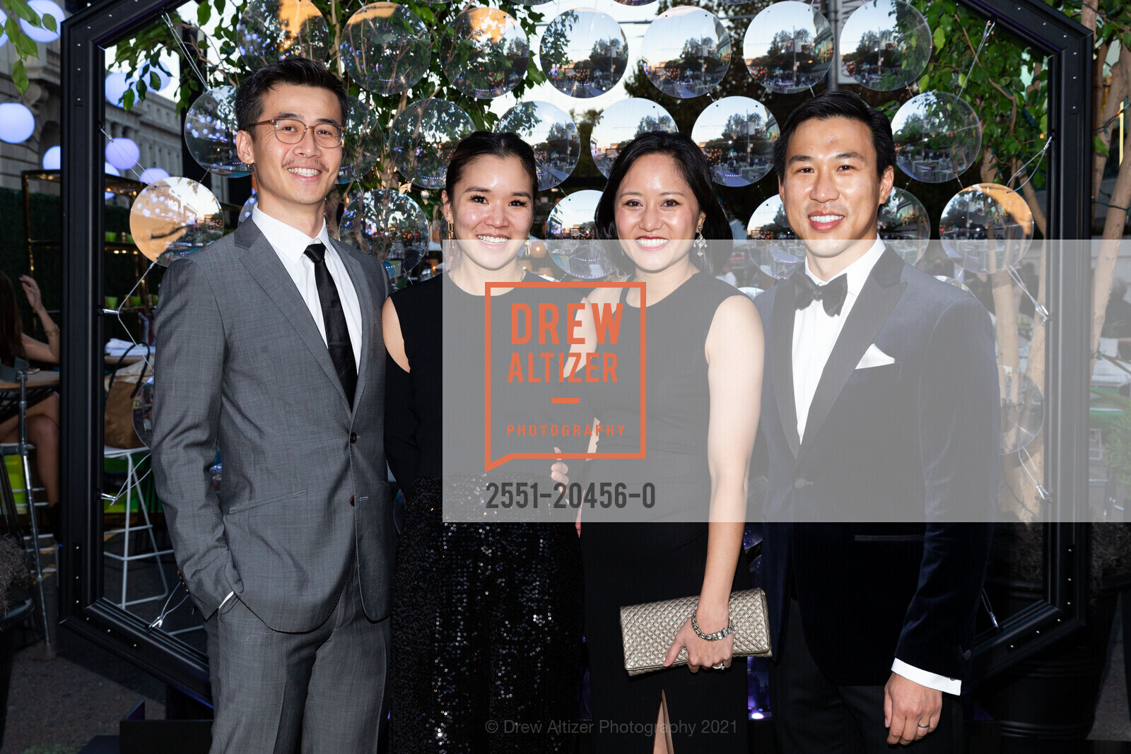 Hao Su, Jessica Meng, Catherine Meng, Kevin Yeh, SF Symphony Re-Opening Night Gala, Louise M. Davies Symphony Hall. 201 Van Ness Ave, October 1st, 2021, Photo #2551-20456-0 Hao Su, Jessica Meng, Catherine Meng, Kevin Yeh, Photo #2551-20456-0