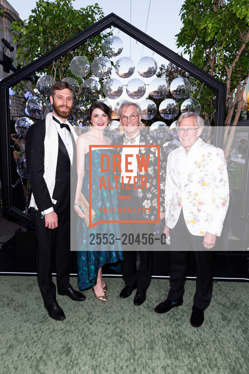 Eric Choate, Ellen Leslie, David Sind Goodwell Waite, Edwin Waite, SF Symphony Re-Opening Night Gala, Louise M. Davies Symphony Hall. 201 Van Ness Ave, October 1st, 2021, Photo #2553-20456-0 Eric Choate, Ellen Leslie, David Sind Goodwell Waite, Edwin Waite, Photo #2553-20456-0