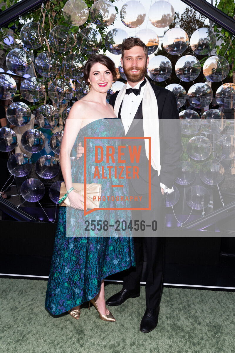 Ellen Leslie, Eric Choate, SF Symphony Re-Opening Night Gala, Louise M. Davies Symphony Hall. 201 Van Ness Ave, October 1st, 2021, Photo #2558-20456-0 Ellen Leslie, Eric Choate, Photo #2558-20456-0