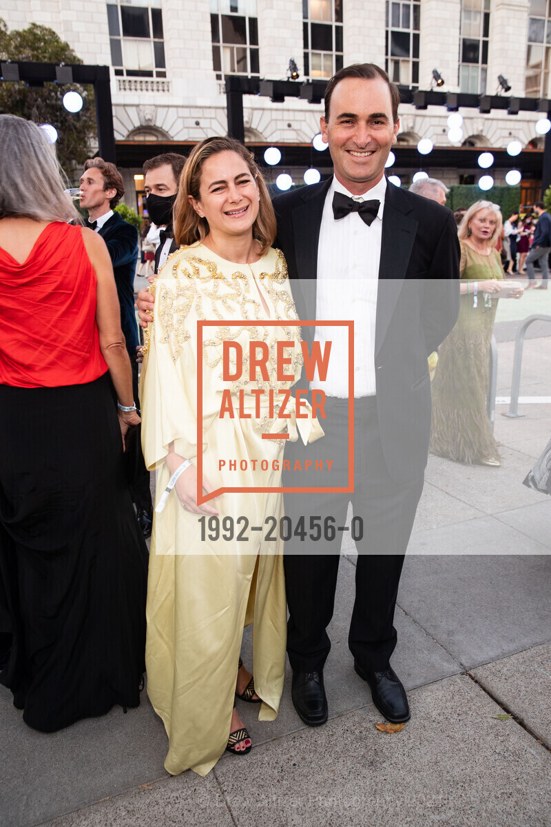 Phoebe Schreiber, Chris Schreiber, SF Symphony Re-Opening Night Gala, Louise M. Davies Symphony Hall. 201 Van Ness Ave, October 1st, 2021, Photo #1992-20456-0 Phoebe Schreiber, Chris Schreiber, Photo #1992-20456-0