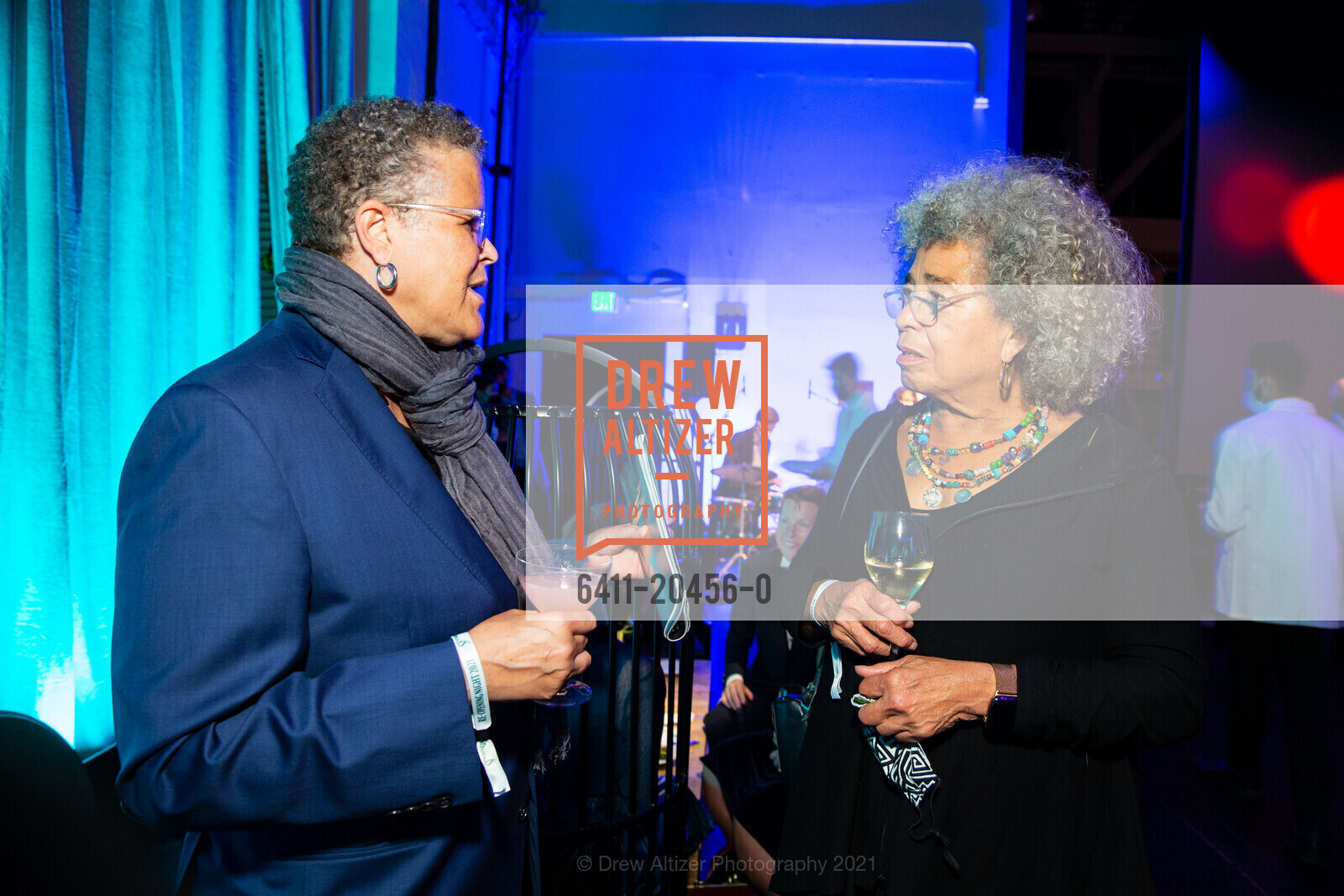 Lisbet Tellefsen, Angela Davis, SF Symphony Re-Opening Night Gala, Louise M. Davies Symphony Hall. 201 Van Ness Ave, October 1st, 2021, Photo #6411-20456-0 Lisbet Tellefsen, Angela Davis, Photo #6411-20456-0