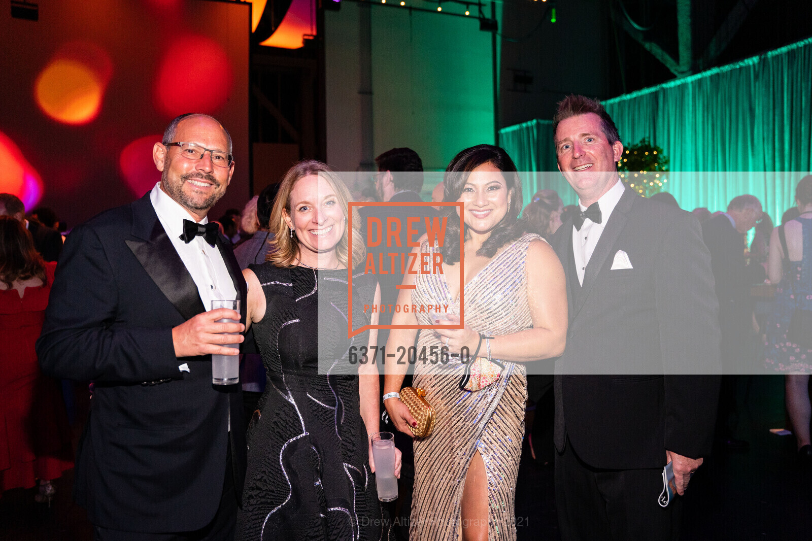 Jim Scheinman, Emily Scheinman, Leanna Brady, Jeff Brady, SF Symphony Re-Opening Night Gala, Louise M. Davies Symphony Hall. 201 Van Ness Ave, October 1st, 2021, Photo #6371-20456-0 Jim Scheinman, Emily Scheinman, Leanna Brady, Jeff Brady, Photo #6371-20456-0