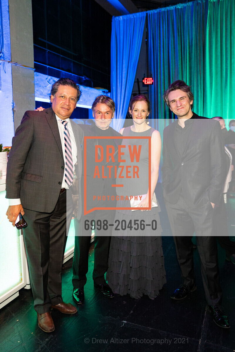 Hernando Torres-Fernández, Esa-Pekka Salonen, Kaarina Gould, Daniel Stewart, SF Symphony Re-Opening Night Gala, Louise M. Davies Symphony Hall. 201 Van Ness Ave, October 1st, 2021, Photo #6998-20456-0 Hernando Torres-Fernández, Esa-Pekka Salonen, Kaarina Gould, Daniel Stewart, Photo #6998-20456-0