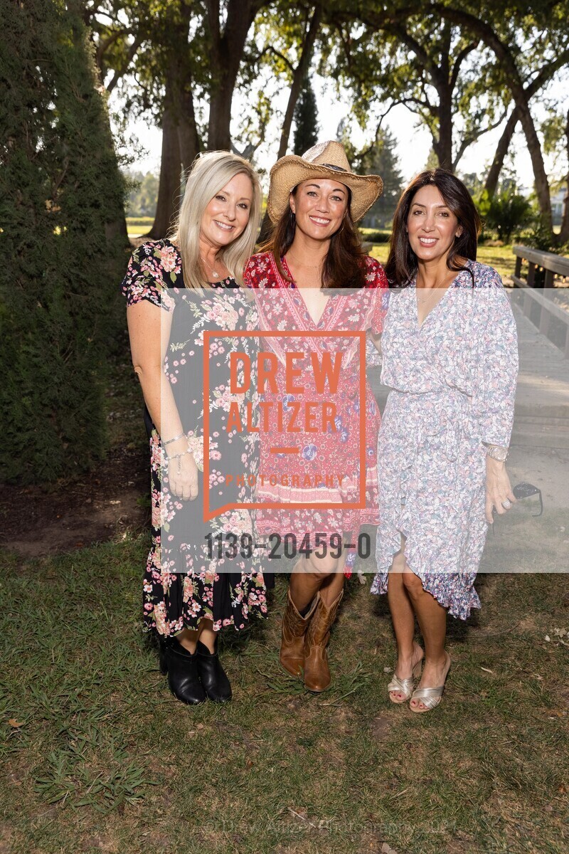 Michaela Ahmadi, Becky Miller, Orly Petri, Family House 25th Annual Cabs 'Goes Country', Silverado Resort & Spa. 1600 Atlas Peak Rd, October 2nd, 2021, Photo #1139-20459-0 Michaela Ahmadi, Becky Miller, Orly Petri, Photo #1139-20459-0