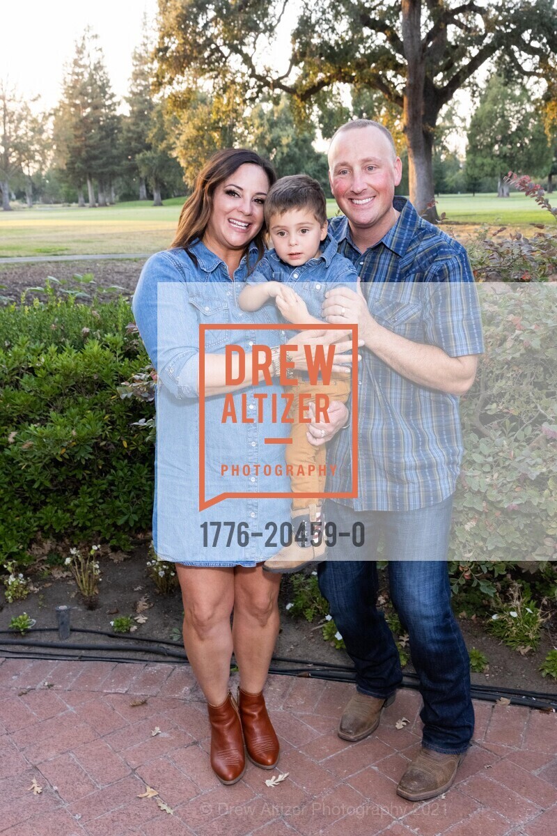 Teresa Tedesco, Rocco Tedesco, Nick Tedesco, Family House 25th Annual Cabs 'Goes Country', Silverado Resort & Spa. 1600 Atlas Peak Rd, October 2nd, 2021, Photo #1776-20459-0 Teresa Tedesco, Rocco Tedesco, Nick Tedesco, Photo #1776-20459-0