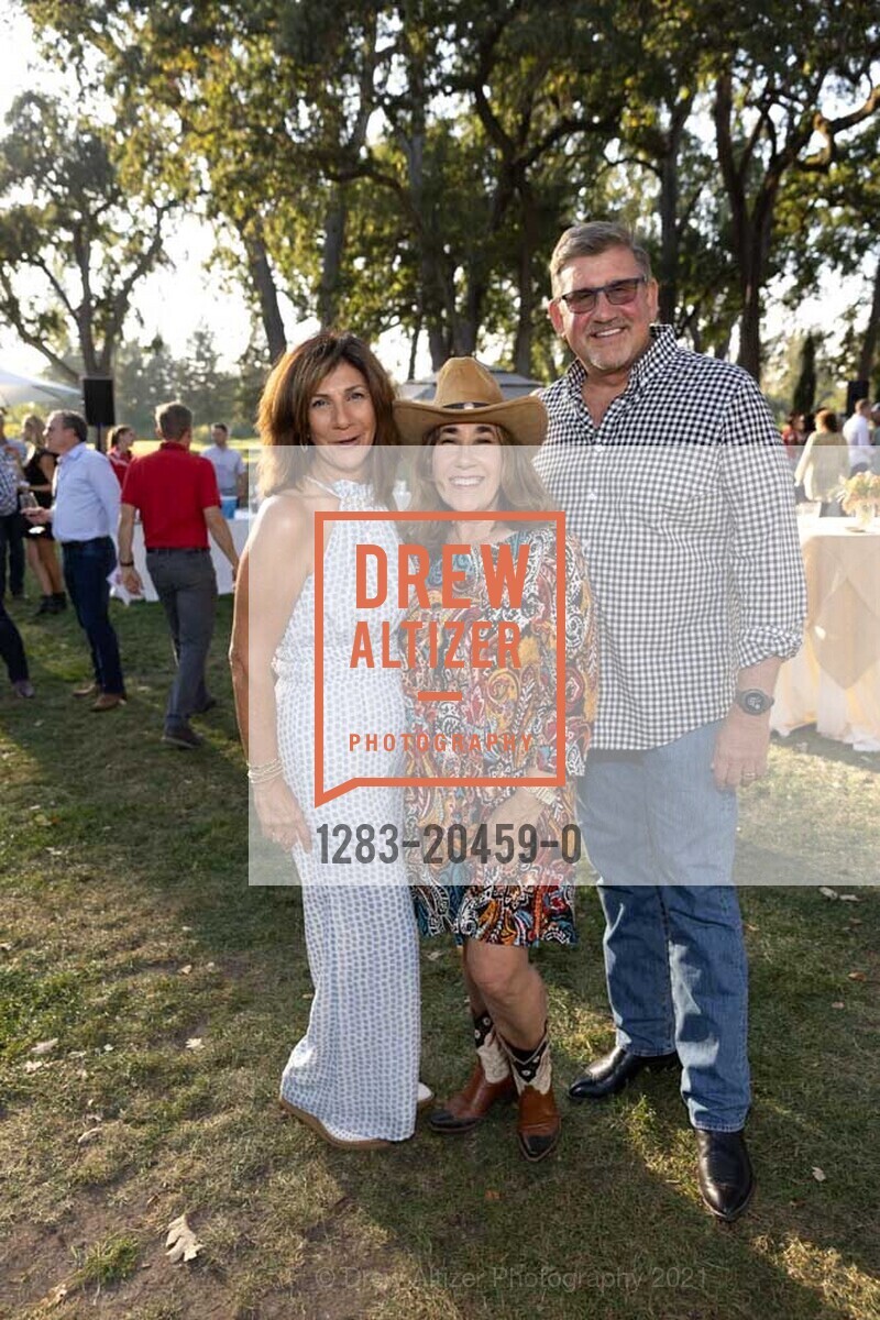 Moira McDonald, Donna Curusis, Kevin Erdman, Family House 25th Annual Cabs 'Goes Country', Silverado Resort & Spa. 1600 Atlas Peak Rd, October 2nd, 2021, Photo #1283-20459-0 Moira McDonald, Donna Curusis, Kevin Erdman, Photo #1283-20459-0