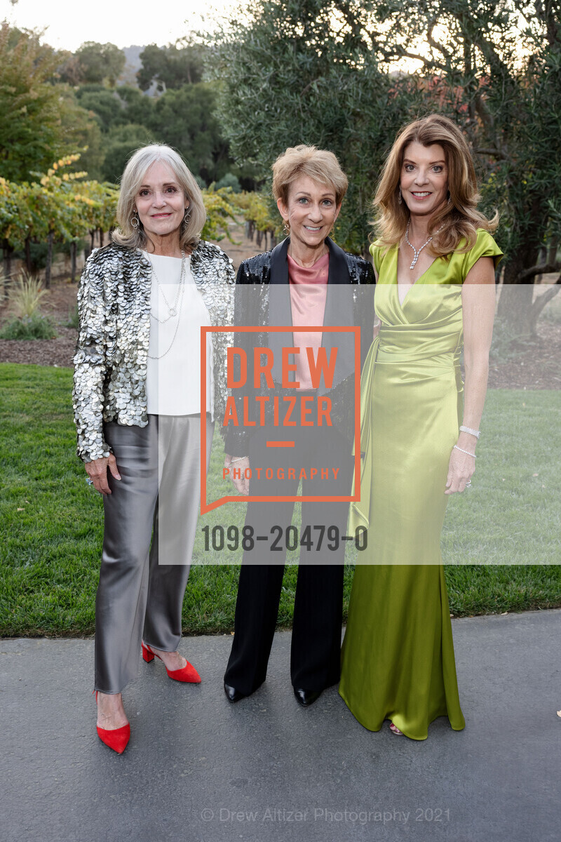 Paula Robichaud, Laurie Kraus Lacob, Anne Lawler, Part The Cloud Gala Benefitting Alzheimer's Association, Private Res, October 16th, 2021, Photo #1098-20479-0 Paula Robichaud, Laurie Kraus Lacob, Anne Lawler, Photo #1098-20479-0