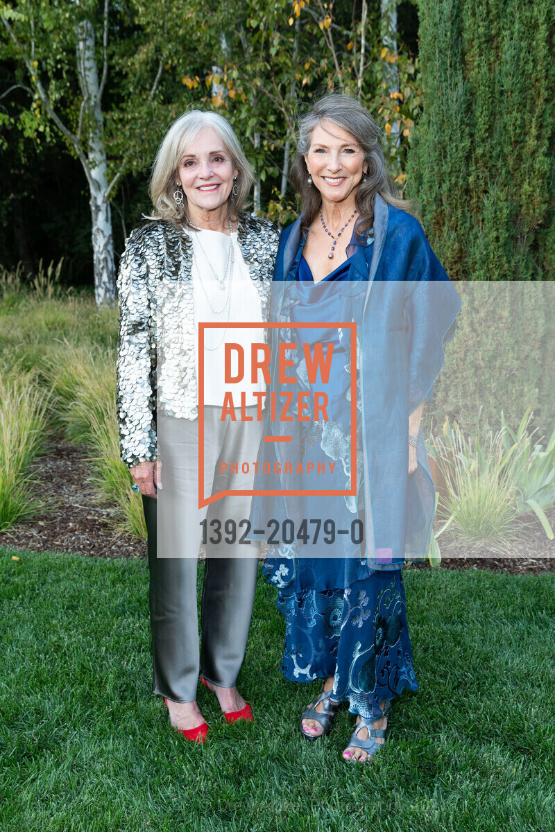 Paula Robichaud, Suzanne Saunders, Part The Cloud Gala Benefitting Alzheimer's Association, Private Res, October 16th, 2021, Photo #1392-20479-0 Paula Robichaud, Suzanne Saunders, Photo #1392-20479-0